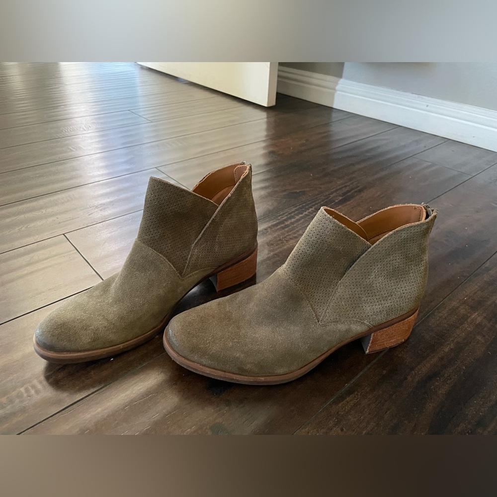 Korks booties suede